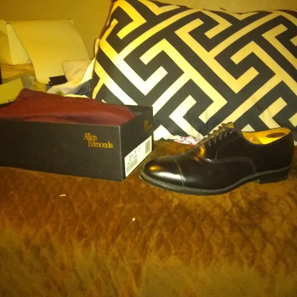 Shoes - Picture 4 of 8